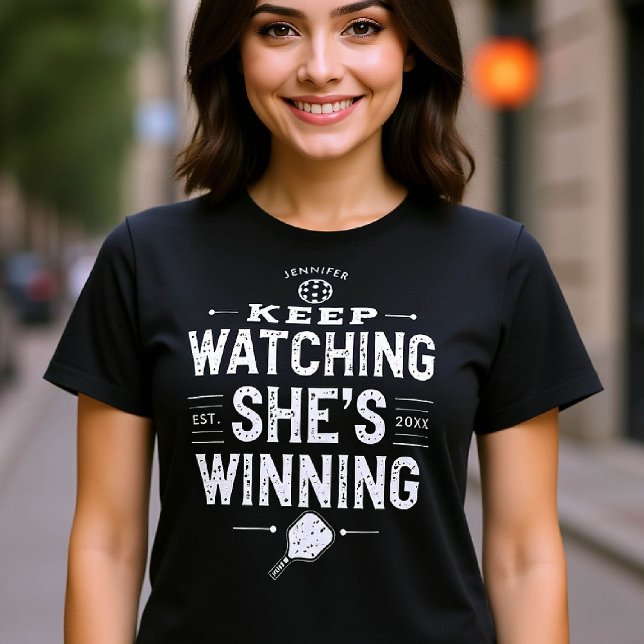 Camiseta Pickleball Engraçado Presente para o Nome Personal (pickleball gift for her funny tshirt women birthday christmas club mom friend personalized name year)