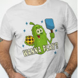 Camiseta Picles de Cartoon Bonito Quer Jogar Pickleball<br><div class="desc">Esta t-shirt de picleball,  com o seu adorável picles de desenho animado,  é uma forma excelente de pedir a outro jogador que se junte a ti a jogar no campo.</div>