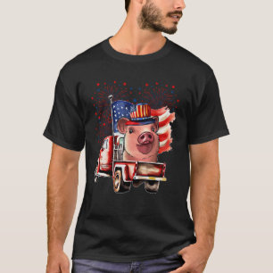 Camiseta Pig On Pickup Truck with American Flag 4 De Julho