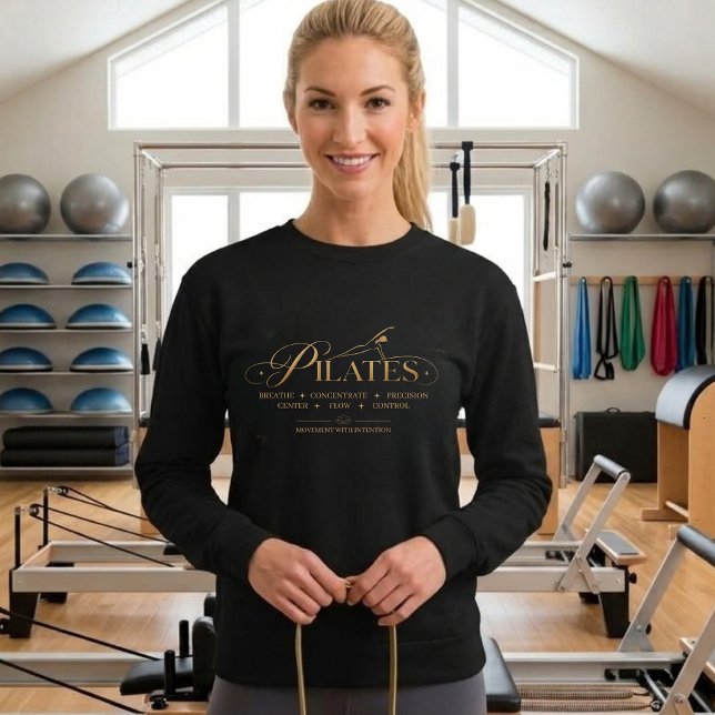 Camiseta Pilates de Luxo | Os Princípios Básicos Gold (Luxury Pilates The Core Principles Sweatshirt Black with Gold Graphic)