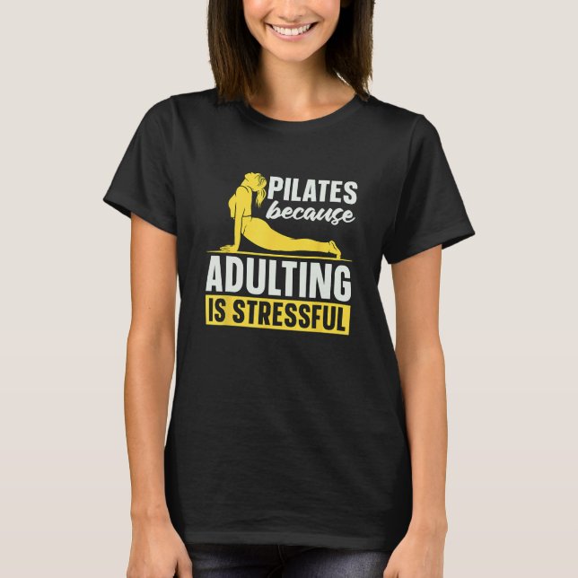 Camiseta Pilatos Porque Adultar É Estressante Adora Pilatos (Frente)