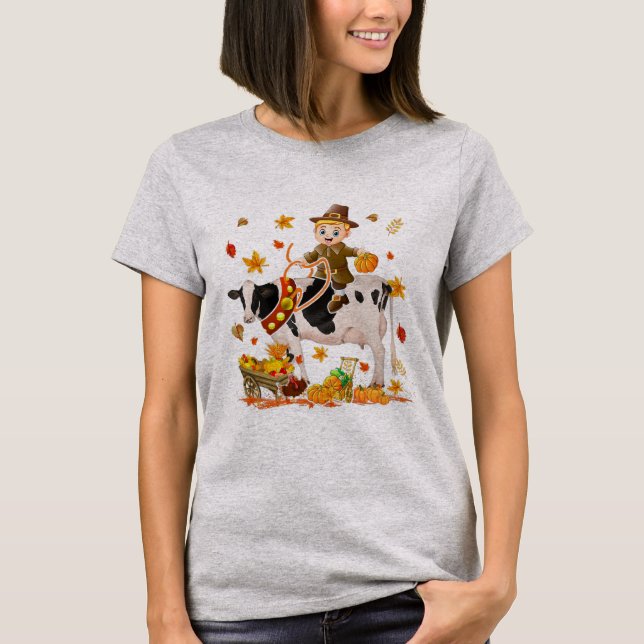 Camiseta Pilgrim Boy Riding Cow Thanksgiving Pilgrim Boy (Frente)