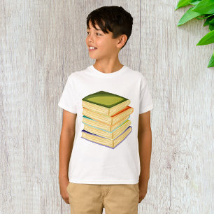 Camiseta Pilha de Livros Sobre Arte e Leitura