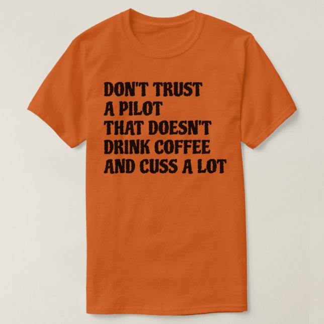 Camiseta Piloto Que Bebe Café Muito (Frente do Design)