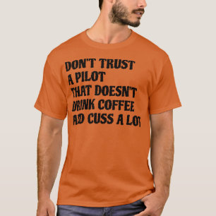 Camiseta Piloto Que Bebe Café Muito