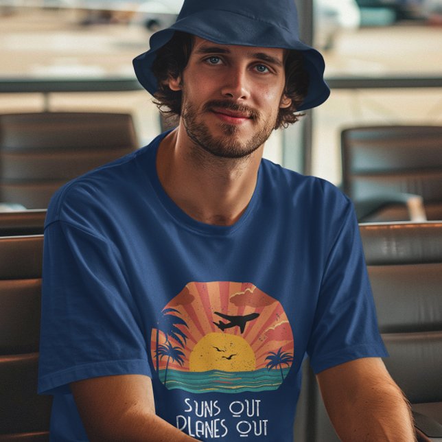 Camiseta Piloto Retro Sunset "Suns Out Planes Out" Engraçad (Criador carregado)