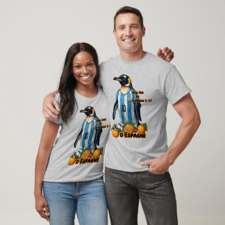 Camiseta Pinguim Argentino Engraçado Jogando Futebol Em Um