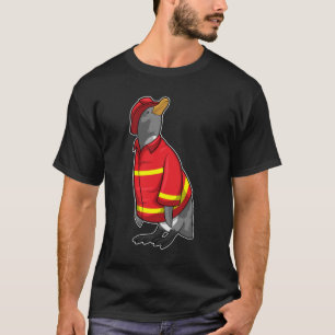 Camiseta Pinguim como Bombeiro com Capacete