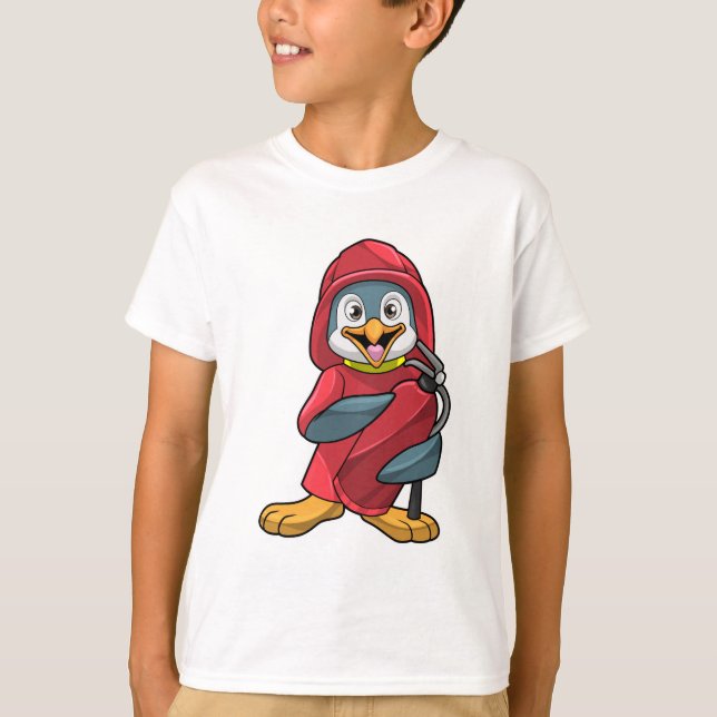 Camiseta Pinguim como Bombeiro com Extinguista (Frente)