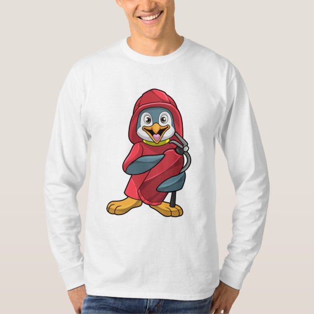 Camiseta Pinguim como Bombeiro com Extintor (Frente)