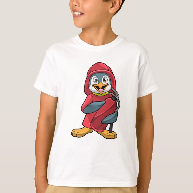 Camiseta Pinguim como Bombeiro com extintor de incêndio (Frente)