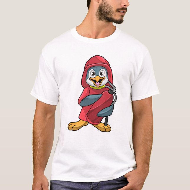 Camiseta Pinguim como Bombeiro com extintor de incêndio (Frente)