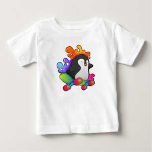 Camiseta Pinguim como skater com skate