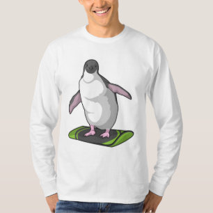 Camiseta Pinguim como Snowboarder com Snowboard