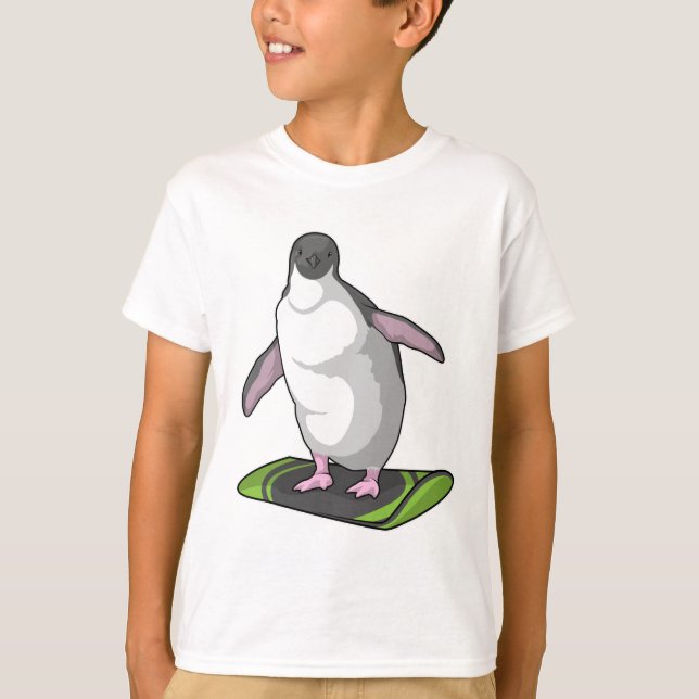 Camiseta Pinguim como Snowboarder com Snowboard (Frente)