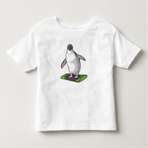Camiseta Pinguim como Snowboarder com Snowboard
