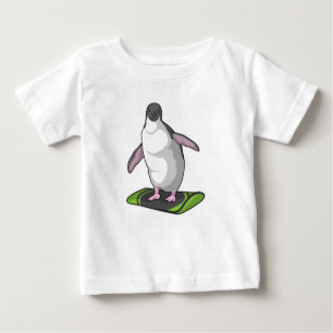 Camiseta Pinguim como Snowboarder com Snowboard