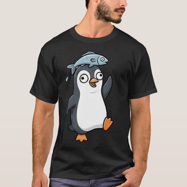 Camiseta Pinguim de desenho animado engraçado com peixe na  (Frente)