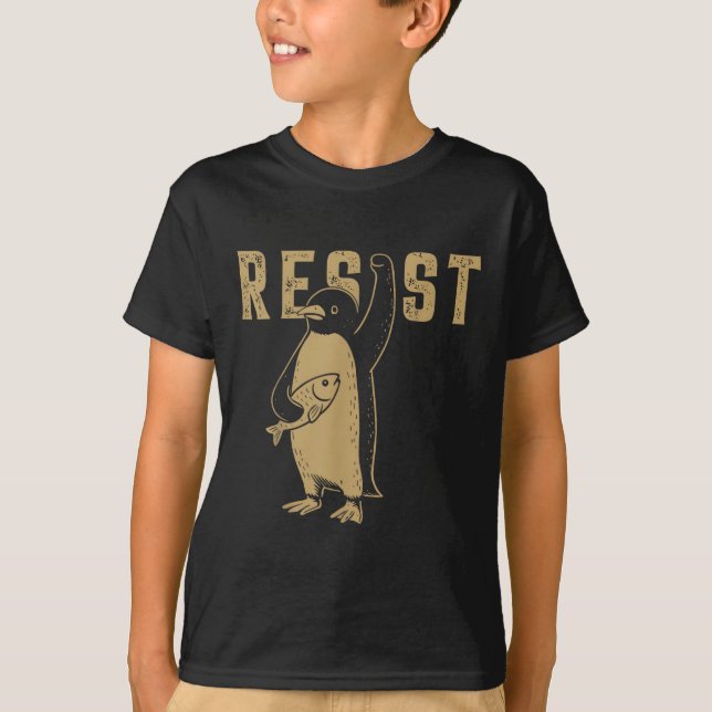 Camiseta Pinguim Engraçado Resiste Pinguins em Protesto Con (Frente)