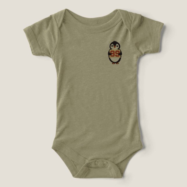Camiseta Pinguim Fofo Segurando uma Placa (Design frontal)