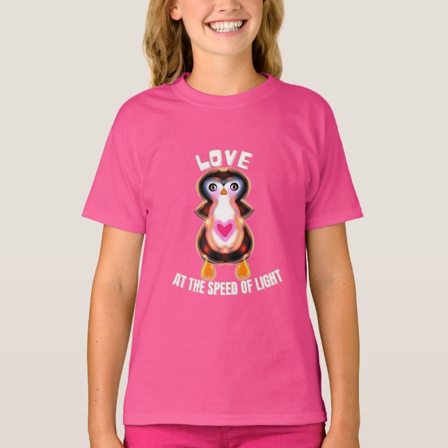 Camiseta Pinguim Presente Amor à Velocidade da Luz (Frente)