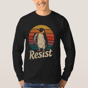 Camiseta Pinguim Vintage de Protesto - Resistência Retro En