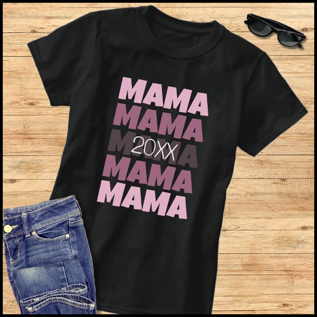 Camiseta Pink Repeat Typography Promoted To Mama 2026 (Criador carregado)