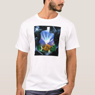 Camiseta Pintura de pulverizador da pirâmide com as árvor