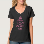 Camiseta Pique mantêm a calma e continuam<br><div class="desc">Em 1939, a guerra com Alemanha apareceu, e o governo britânico quis endurecer a resolução pública e impulsionar a moral. Um funcionário público desconhecido no ministério de informação produziu um poster simples mas poderoso: Mantenha a calma e continue. Cinco palavras e a coroa do rei George VI em um fundo...</div>