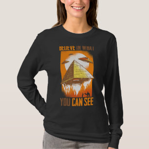 Camiseta Pirâmides Acreditam No Que Vocês Podem Ver Aliens