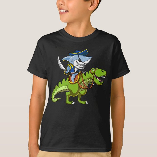 Camiseta Pirata De Tubarão Andando Uma Fantasia De Dinossau (Frente)