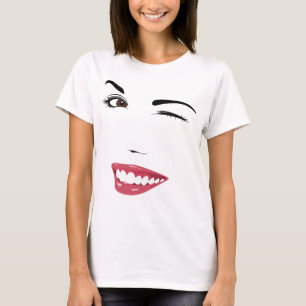 Camiseta piscar os olhos e sorriso