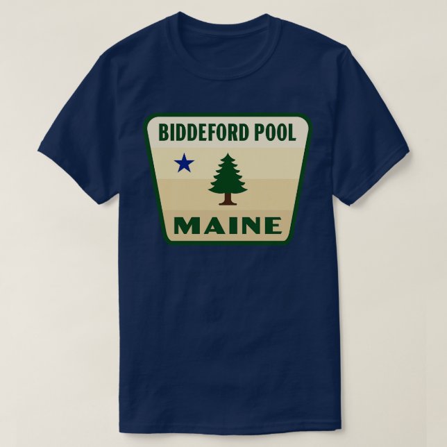 Camiseta Piscina Biddeford Maine Retro Pine Tree Crachá Tan (Frente do Design)