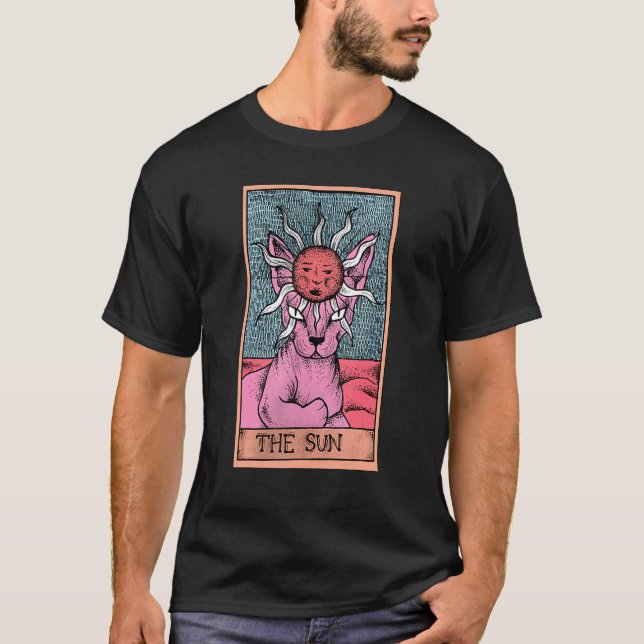 Camiseta Placa Tarot O Sol E O Gato Esfinge Ocultam Gráfico (Frente)