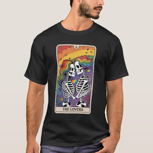 Camiseta Placa Tarot Os Amantes Arco-Íris Beijando Esquelet (Frente)