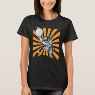 Camiseta Planeta do Astronauta Jogando Basquete
