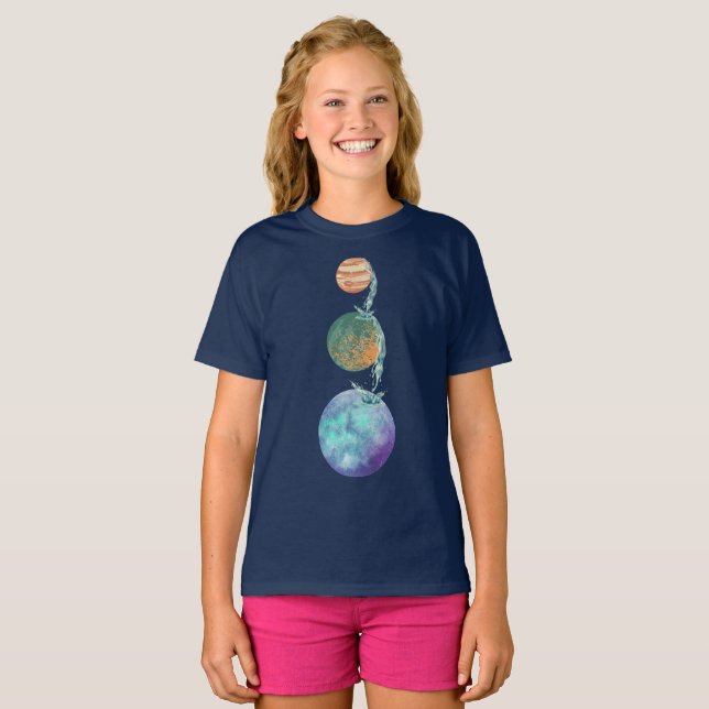 Camiseta Planetas de criação com cascatas de água caindo (Frente Completa)