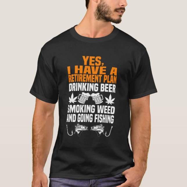 Camiseta Plano de Aposentadoria Beber Cerveja Fumar Maconha (Frente)