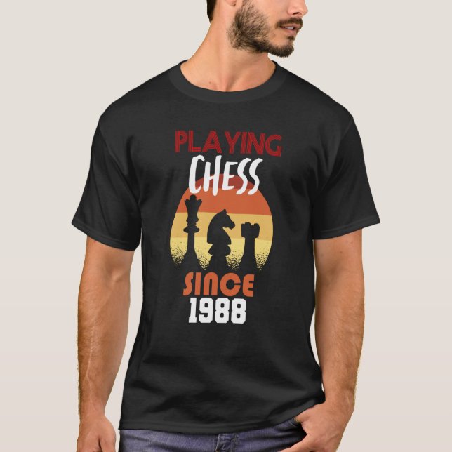 Camiseta Playing chess since 1988 (Frente)