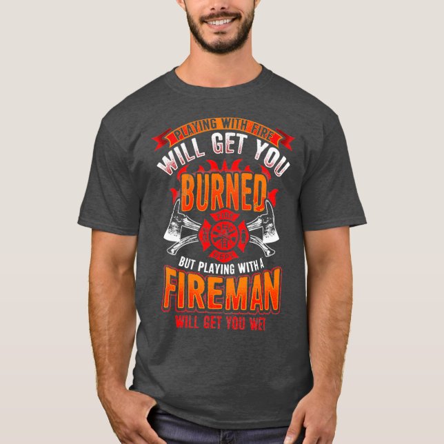 Camiseta Playing with Firefighter Will Get You Wet (Frente)