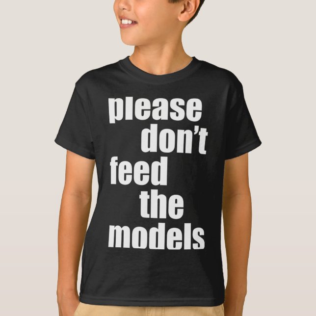 Camiseta Please Do Not Feed The Models With Skinny Fun  (Frente)