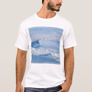 Camiseta Pluma Emanando Do Vulcão Kliuchevskoi.