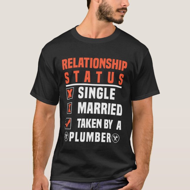 Camiseta Plumber Relationship Status Taken By A Plumber (Frente)