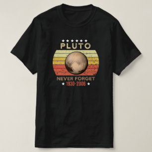 Camiseta Plutão Nunca Esquece 1930-2006
