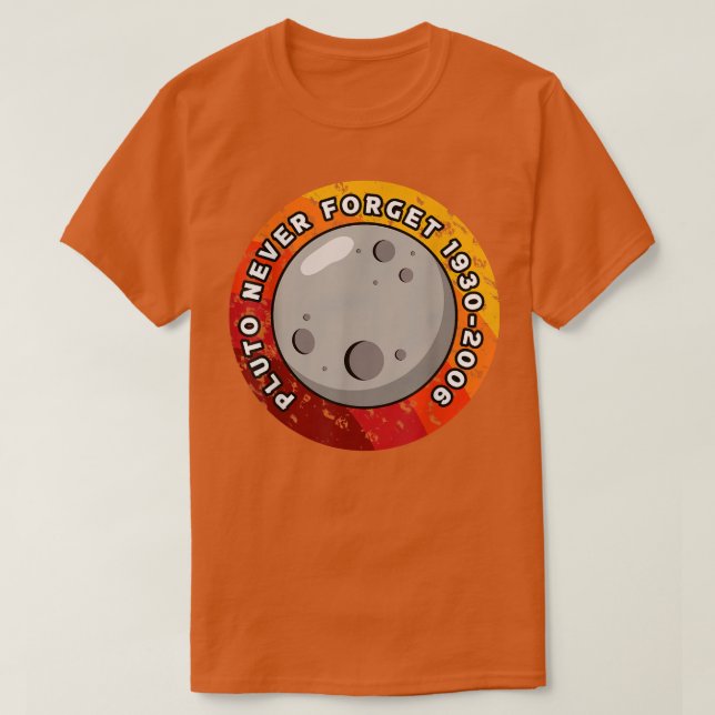 Camiseta Plutão Nunca Esquece 1930-2006 (Frente do Design)