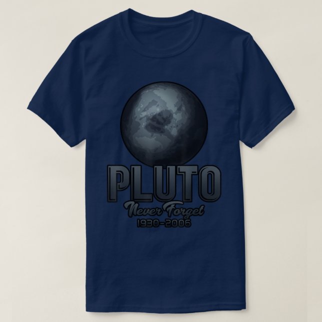 Camiseta Plutão Nunca Esquece 1930-2006 (Frente do Design)