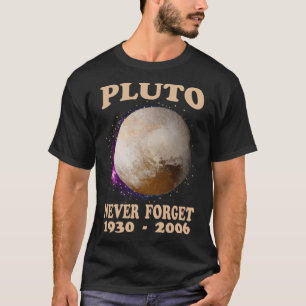 Camiseta Plutão Nunca Esquece 1930 2006