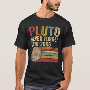 Camiseta Plutão Retro Nunca Esquece Astronomia Planeta Cute