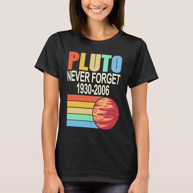 Camiseta PLUTO Never Forget 1930 2006 Cool Retro Planet Pre (Frente)