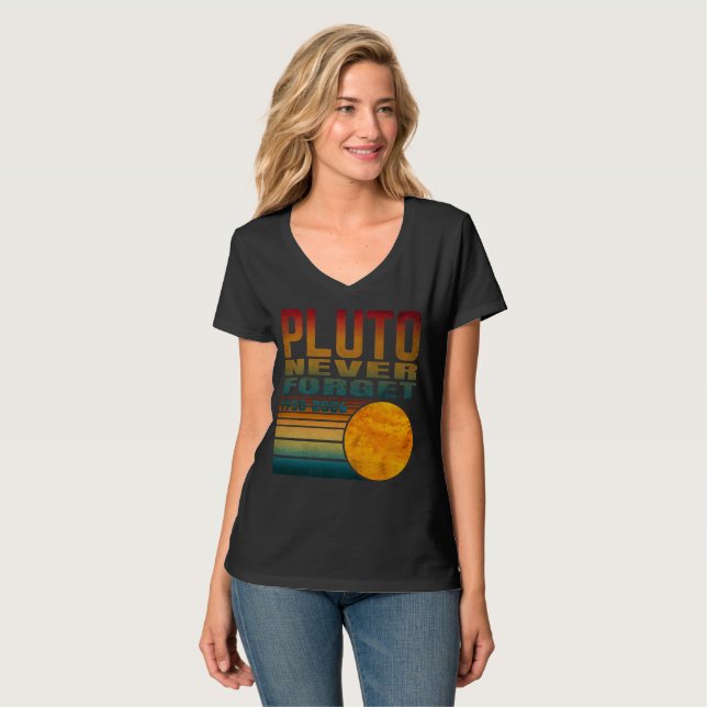 Camiseta Pluto Nunca Esqueça (Frente Completa)
